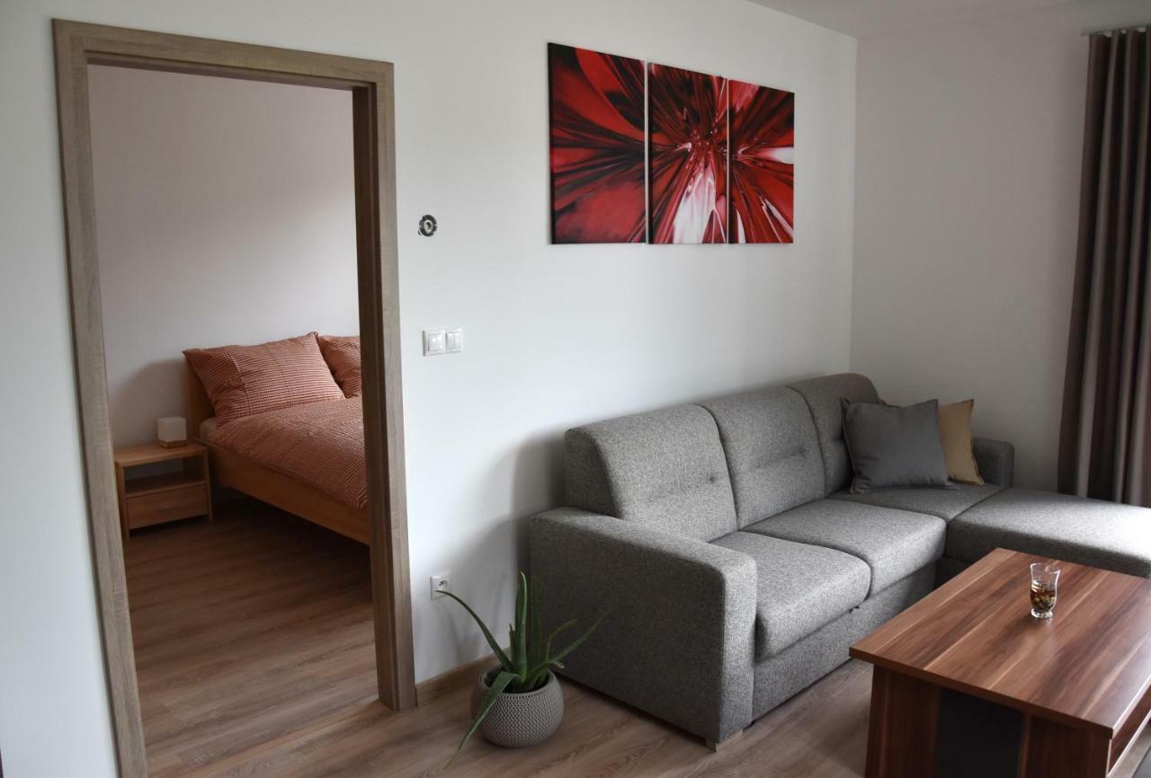 Appartamento Elemir Bešeňová Esterno foto