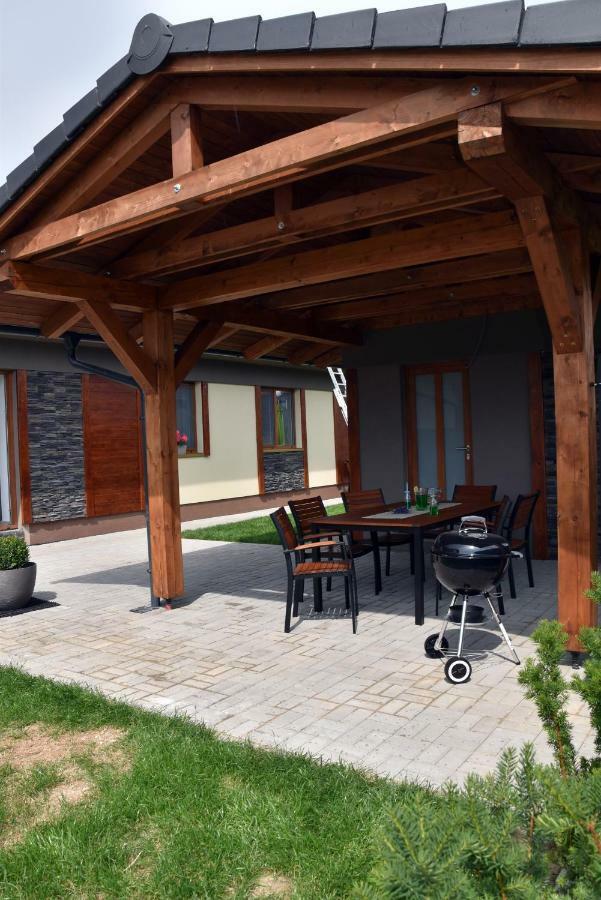 Appartamento Elemir Bešeňová Esterno foto
