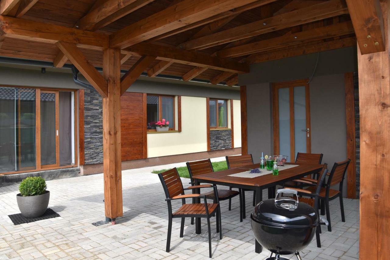 Appartamento Elemir Bešeňová Esterno foto